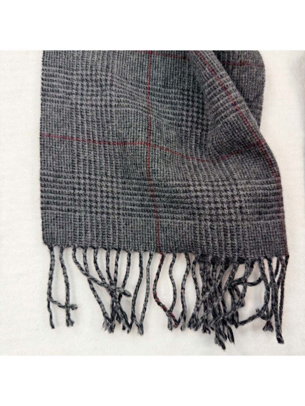 Club Room 100% Cashmere Scarf Mens Gray Prince of Wales Plaid Red Windowpane - Picture 2 of 4